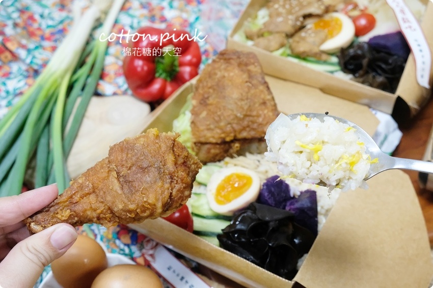 台中便當推薦|便當白飯通通換成香噴噴炒飯！人人有飯吃超大雞腿炒飯便當一盒抵兩盒～ - 棉花糖的天空
