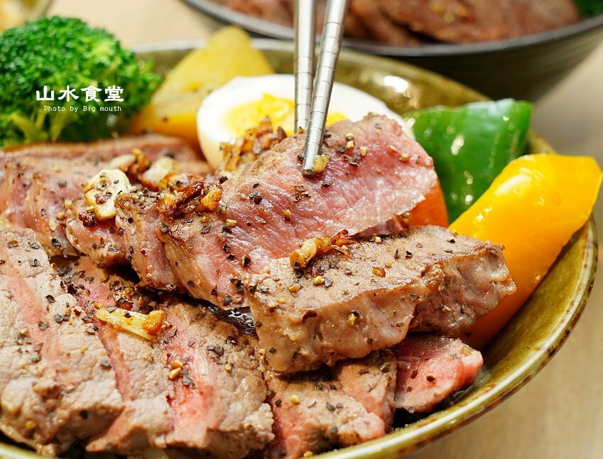 【台北東區】山水食堂．平價丼飯附飲料、湯品、白飯吃到飽，不收服務費!