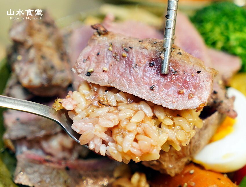 【台北東區】山水食堂．平價丼飯附飲料、湯品、白飯吃到飽，不收服務費!