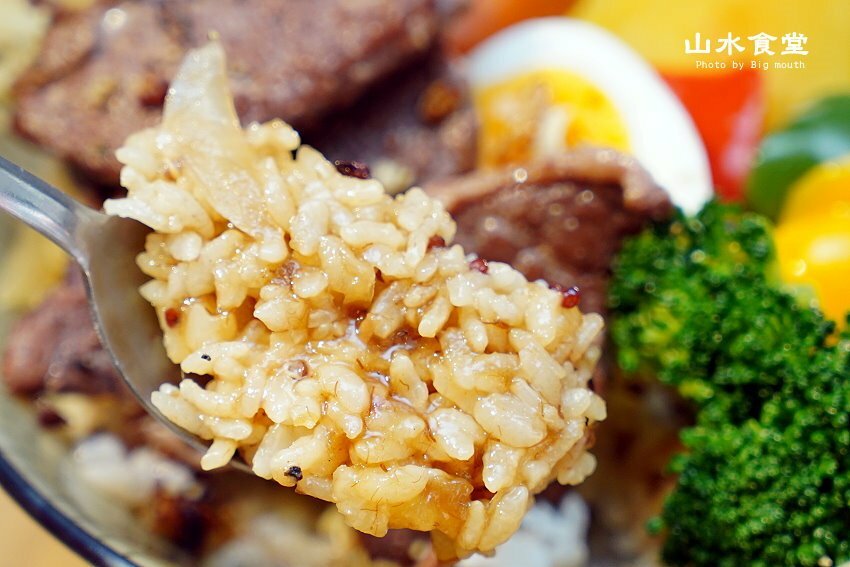 【台北東區】山水食堂．平價丼飯附飲料、湯品、白飯吃到飽，不收服務費!