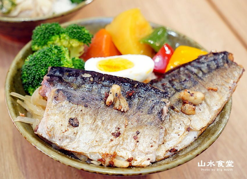 【台北東區】山水食堂．平價丼飯附飲料、湯品、白飯吃到飽，不收服務費!