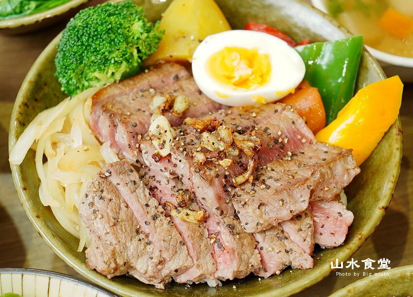 【台北東區】山水食堂．平價丼飯附飲料、湯品、白飯吃到飽，不收服務費!