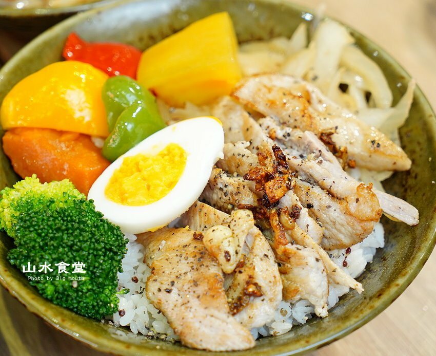 【台北東區】山水食堂．平價丼飯附飲料、湯品、白飯吃到飽，不收服務費!