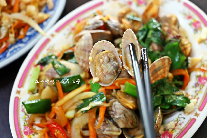 小琉球必吃蜂巢蝦「高記在地小吃」愛玩客推薦、小琉球特色小吃、菜單價位、多人合菜