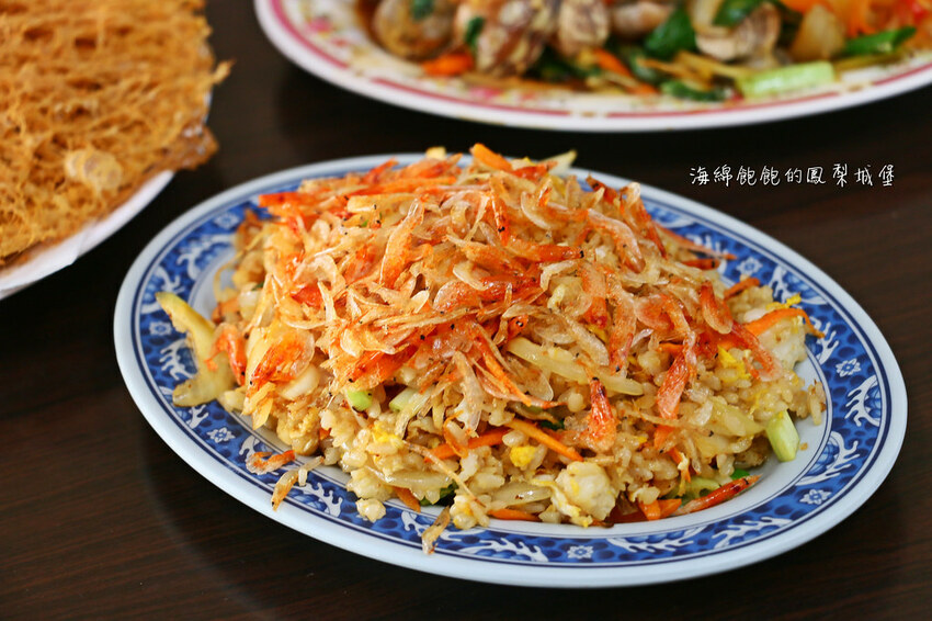 小琉球必吃蜂巢蝦「高記在地小吃」愛玩客推薦、小琉球特色小吃、菜單價位、多人合菜