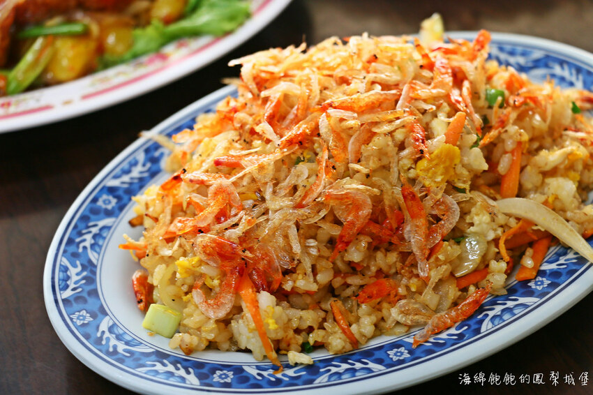 小琉球必吃蜂巢蝦「高記在地小吃」愛玩客推薦、小琉球特色小吃、菜單價位、多人合菜