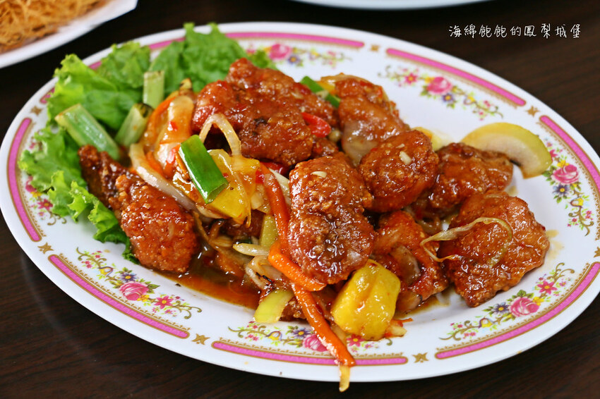 小琉球必吃蜂巢蝦「高記在地小吃」愛玩客推薦、小琉球特色小吃、菜單價位、多人合菜