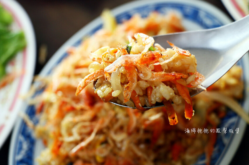 小琉球必吃蜂巢蝦「高記在地小吃」愛玩客推薦、小琉球特色小吃、菜單價位、多人合菜