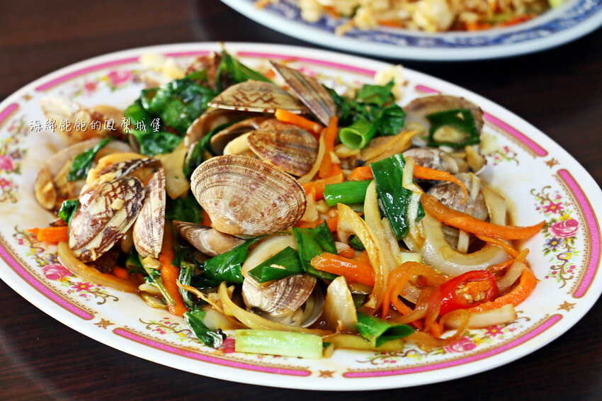 小琉球必吃蜂巢蝦「高記在地小吃」愛玩客推薦、小琉球特色小吃、菜單價位、多人合菜