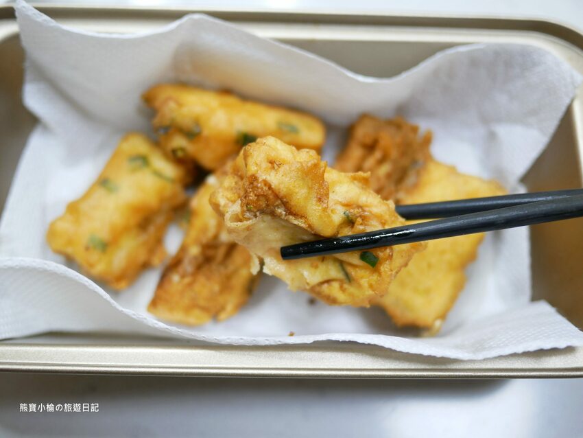 【台中南區美食】台中忠孝蚵嗲,台式口味下午茶首選,除了蚵仔口味還有花枝嗲肉嗲!內文附詳細菜單價位介紹。 @熊寶小榆の旅遊日記