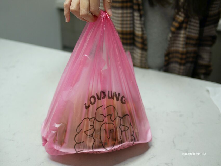 【台中南區美食】台中忠孝蚵嗲,台式口味下午茶首選,除了蚵仔口味還有花枝嗲肉嗲!內文附詳細菜單價位介紹。 @熊寶小榆の旅遊日記