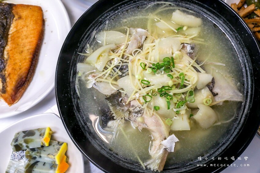 新開幕！中午時間人潮狂炸，鮮蚵飯、西瓜綿鱸魚湯和醬炒螢烏賊通通來，美天好食光