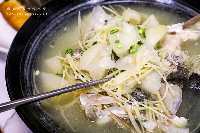 新開幕！中午時間人潮狂炸，鮮蚵飯、西瓜綿鱸魚湯和醬炒螢烏賊通通來，美天好食光