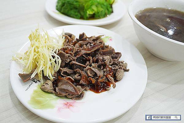 中壢美食【鐘予原味當歸鴨中壢店】大推超嫩當歸鴨腿飯/中壢當歸鴨推薦