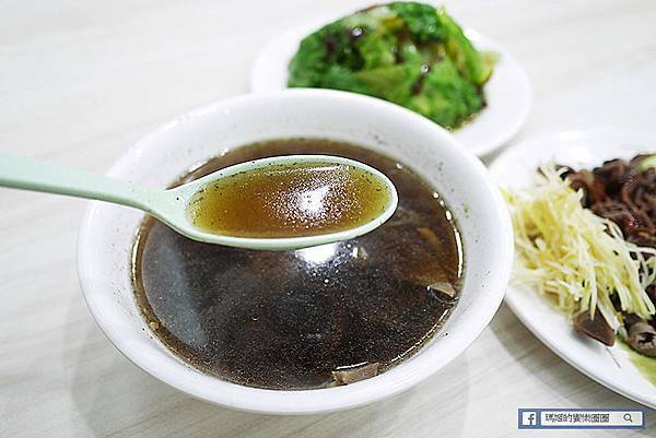 中壢美食【鐘予原味當歸鴨中壢店】大推超嫩當歸鴨腿飯/中壢當歸鴨推薦