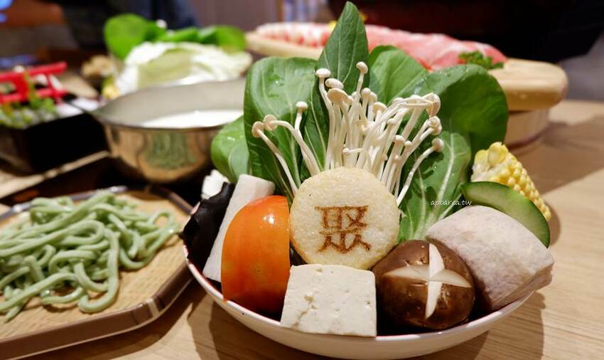 懷念日本味快來聚一波,268元起享自助吧無限放題,札幌起司牛奶鍋、肉肉瀑布雙人餐,二月底前滿千送千,聚北海道鍋物。 - 🍎 蘋果話日常🍎