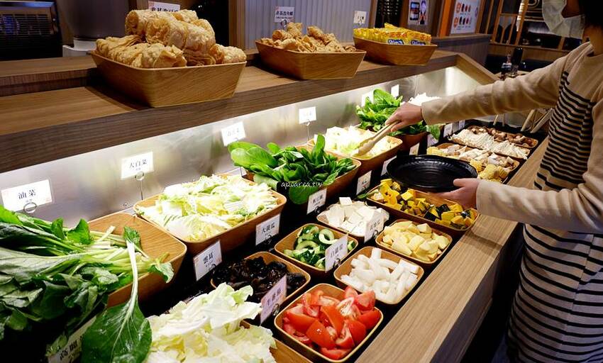 懷念日本味快來聚一波,268元起享自助吧無限放題,札幌起司牛奶鍋、肉肉瀑布雙人餐,二月底前滿千送千,聚北海道鍋物。 - 🍎 蘋果話日常🍎