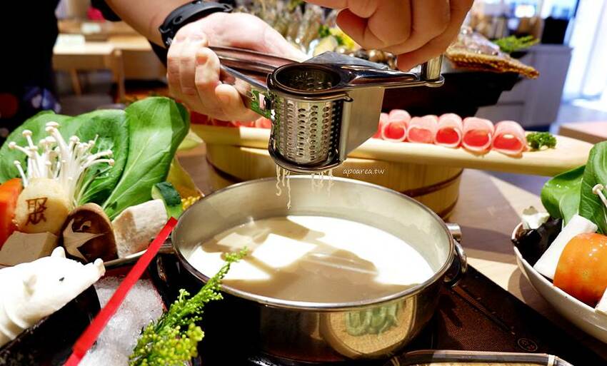 懷念日本味快來聚一波,268元起享自助吧無限放題,札幌起司牛奶鍋、肉肉瀑布雙人餐,二月底前滿千送千,聚北海道鍋物。 - 🍎 蘋果話日常🍎