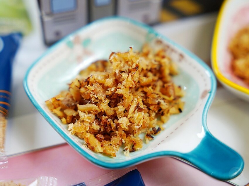 台中市大里區台中在地美食推薦｜丸文食品×鐵鹿大街聯名！時光之味旗魚鬆餅三層豪華分享盒
