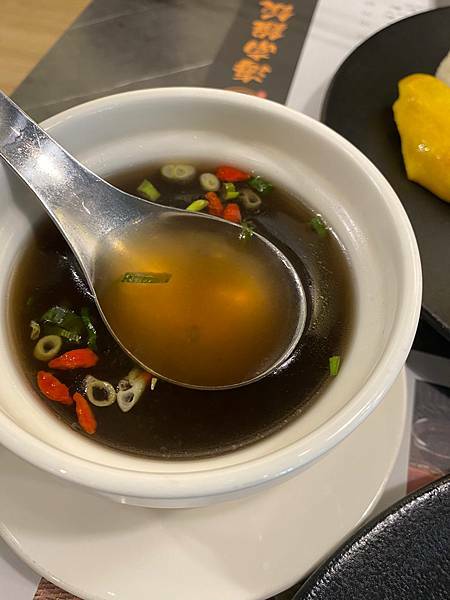 林記海南雞飯 一次可以吃到三種美味醬料  大安118巷美食