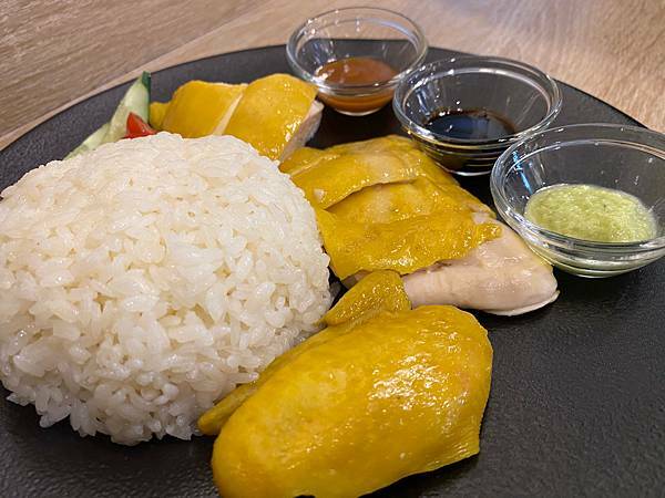 林記海南雞飯 一次可以吃到三種美味醬料  大安118巷美食