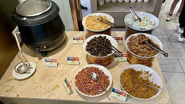 台中市西屯區【美食】台中浮雲客棧Kloud hotel|鄰近逢甲商圈|在15樓層享用早餐Buffet