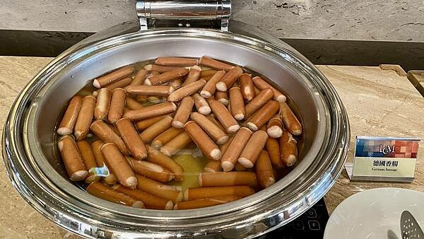 台中市西屯區【美食】台中浮雲客棧Kloud hotel|鄰近逢甲商圈|在15樓層享用早餐Buffet