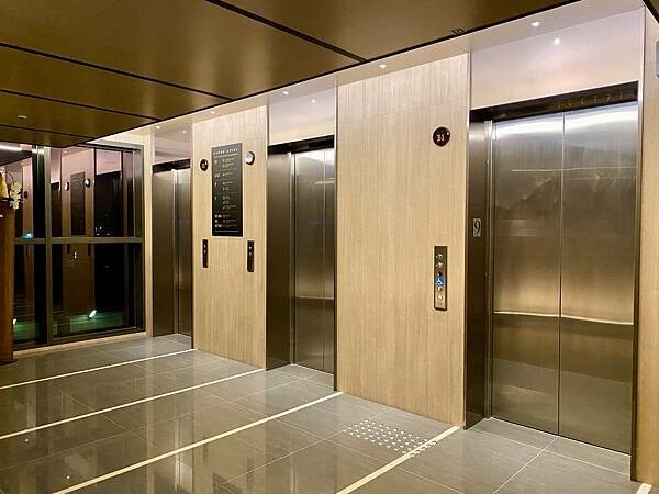 台中市西屯區【美食】台中浮雲客棧Kloud hotel|鄰近逢甲商圈|在15樓層享用早餐Buffet