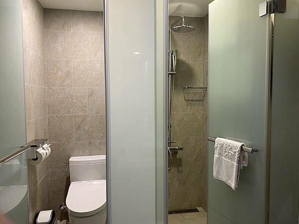 台中市西屯區【美食】台中浮雲客棧Kloud hotel|鄰近逢甲商圈|在15樓層享用早餐Buffet