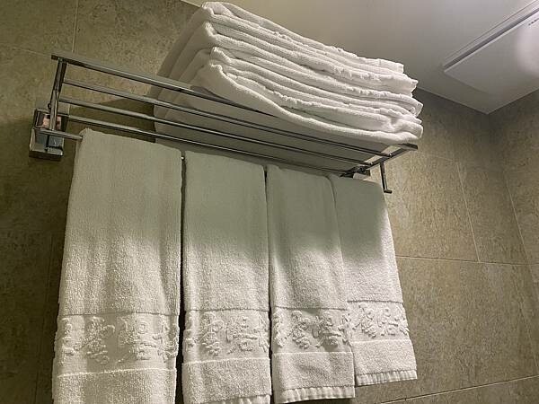 台中市西屯區【美食】台中浮雲客棧Kloud hotel|鄰近逢甲商圈|在15樓層享用早餐Buffet