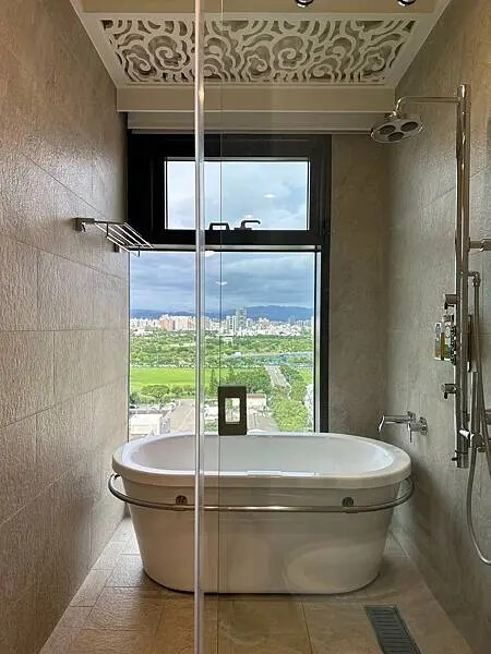 台中逢甲住宿大推！浮雲客棧Kloud Hotel早餐豐盛停車方便。