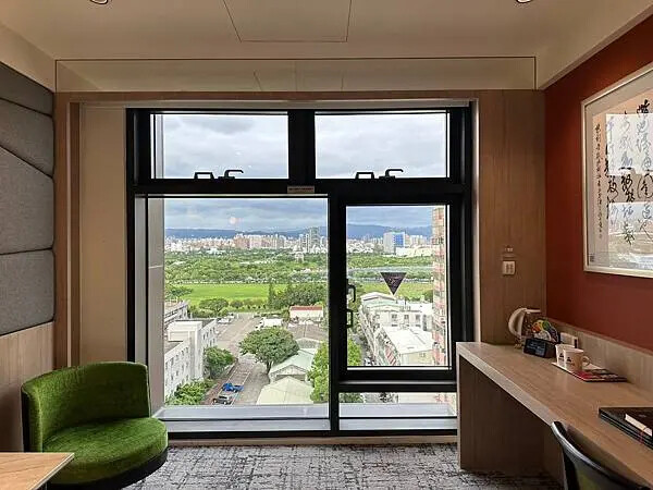 台中逢甲住宿大推！浮雲客棧Kloud Hotel早餐豐盛停車方便。