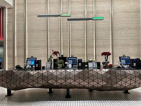 台中逢甲住宿大推！浮雲客棧Kloud Hotel早餐豐盛停車方便。