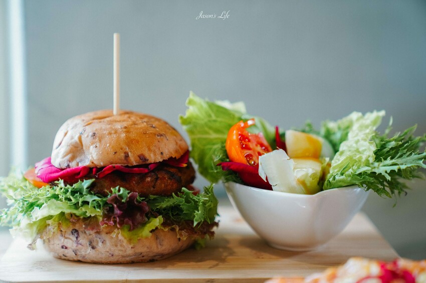 【屏東九如｜美食】大花農場。屏東秘境景點，超大有機玫瑰園，可親採有機玫瑰，玫瑰創意料理披薩意外好吃