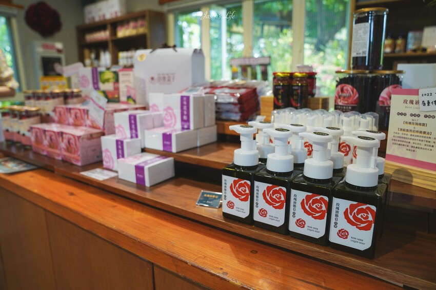 【屏東九如｜美食】大花農場。屏東秘境景點，超大有機玫瑰園，可親採有機玫瑰，玫瑰創意料理披薩意外好吃