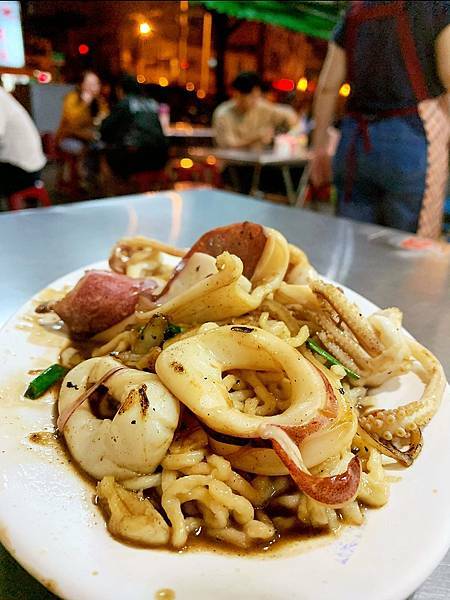 台南北區│二哥鱔魚意麵:融入台南就是宵夜來碗鱔魚炒麵吧-花枝炒麵 台南北區│二哥鱔魚意麵:融入台南就是宵夜來碗鱔魚炒麵吧-花枝炒麵