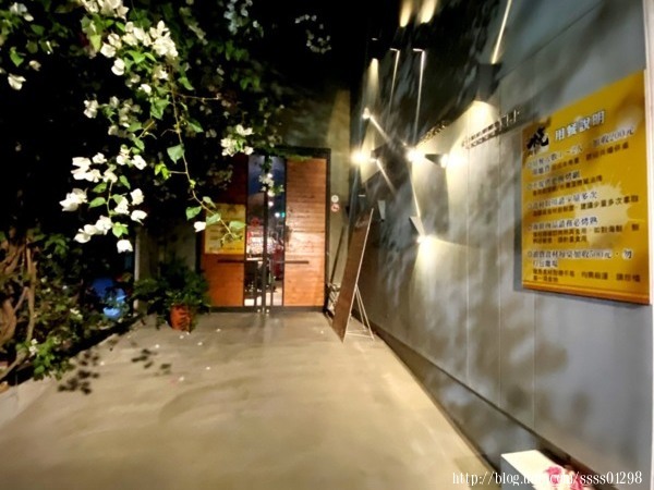 屏東小琉球美食。小琉球燒肉王。小琉球元老級燒肉店 50多種食材盡情烤 全島唯一室內冷氣無煙燒烤吃到飽