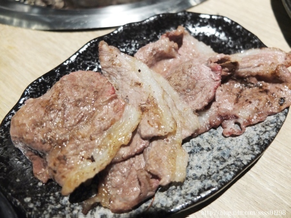 屏東小琉球美食。小琉球燒肉王。小琉球元老級燒肉店 50多種食材盡情烤 全島唯一室內冷氣無煙燒烤吃到飽