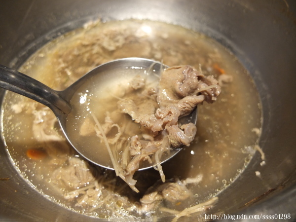 屏東小琉球美食。小琉球燒肉王。小琉球元老級燒肉店 50多種食材盡情烤 全島唯一室內冷氣無煙燒烤吃到飽