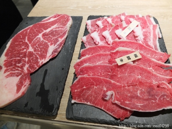 屏東小琉球美食。小琉球燒肉王。小琉球元老級燒肉店 50多種食材盡情烤 全島唯一室內冷氣無煙燒烤吃到飽