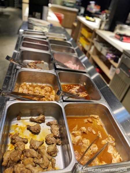 屏東小琉球美食。小琉球燒肉王。小琉球元老級燒肉店 50多種食材盡情烤 全島唯一室內冷氣無煙燒烤吃到飽