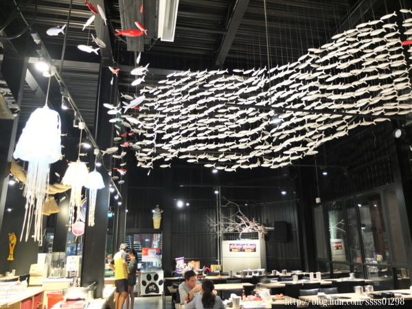 屏東小琉球美食。小琉球燒肉王。小琉球元老級燒肉店 50多種食材盡情烤 全島唯一室內冷氣無煙燒烤吃到飽