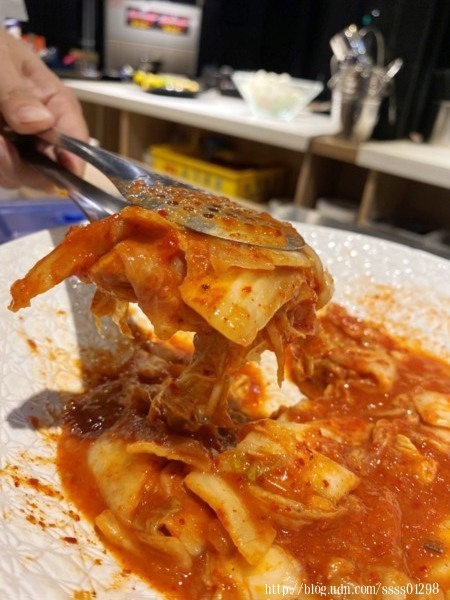 屏東小琉球美食。小琉球燒肉王。小琉球元老級燒肉店 50多種食材盡情烤 全島唯一室內冷氣無煙燒烤吃到飽