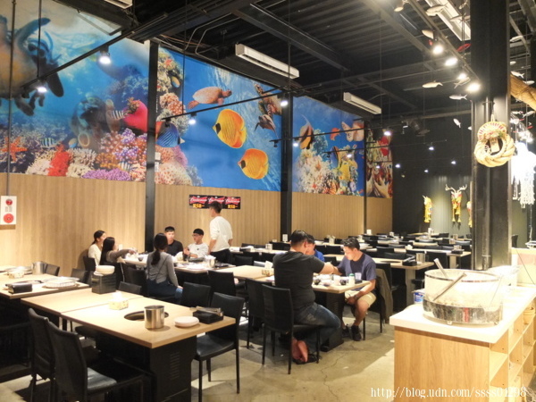 屏東小琉球美食。小琉球燒肉王。小琉球元老級燒肉店 50多種食材盡情烤 全島唯一室內冷氣無煙燒烤吃到飽