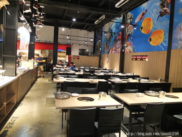 屏東小琉球美食。小琉球燒肉王。小琉球元老級燒肉店 50多種食材盡情烤 全島唯一室內冷氣無煙燒烤吃到飽