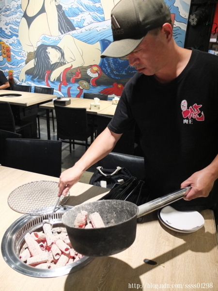 屏東小琉球美食。小琉球燒肉王。小琉球元老級燒肉店 50多種食材盡情烤 全島唯一室內冷氣無煙燒烤吃到飽