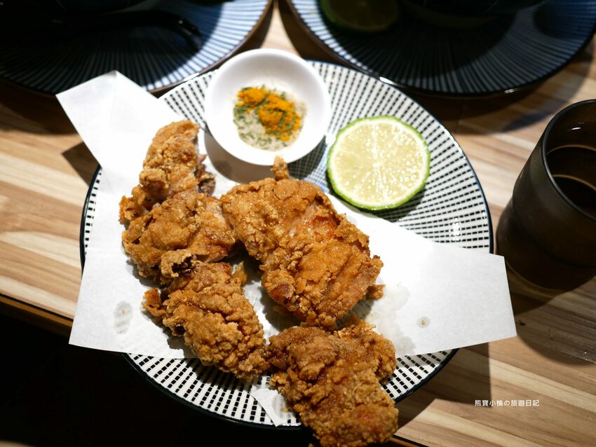 【新竹竹北美食】Hiro’sらあ麵Kitchen 竹北店，新竹縣非吃不可的平價叉燒拉麵，可免費加麵一次！酥炸雞腿也非常好吃~內文附詳細菜單價位介紹。 @熊寶小榆の旅遊日記