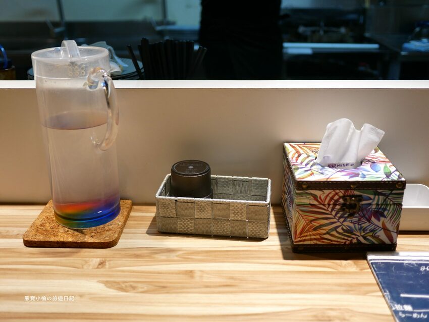 【新竹竹北美食】Hiro’sらあ麵Kitchen 竹北店，新竹縣非吃不可的平價叉燒拉麵，可免費加麵一次！酥炸雞腿也非常好吃~內文附詳細菜單價位介紹。 @熊寶小榆の旅遊日記