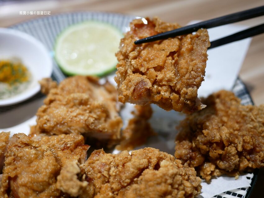 【新竹竹北美食】Hiro’sらあ麵Kitchen 竹北店，新竹縣非吃不可的平價叉燒拉麵，可免費加麵一次！酥炸雞腿也非常好吃~內文附詳細菜單價位介紹。 @熊寶小榆の旅遊日記