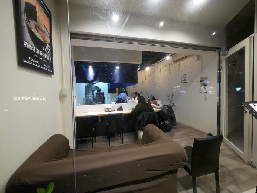 【新竹竹北美食】Hiro’sらあ麵Kitchen 竹北店，新竹縣非吃不可的平價叉燒拉麵，可免費加麵一次！酥炸雞腿也非常好吃~內文附詳細菜單價位介紹。 @熊寶小榆の旅遊日記